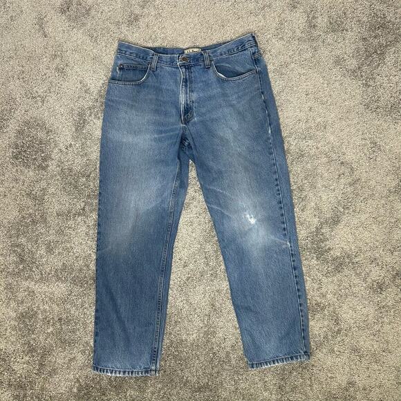 L.L. Bean Classic Fit Size 37x29 100% Cotton Distressed Men - Picture 1 of 11